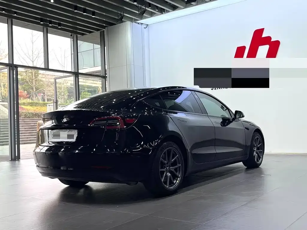Tesla Model 3 — фото 3
