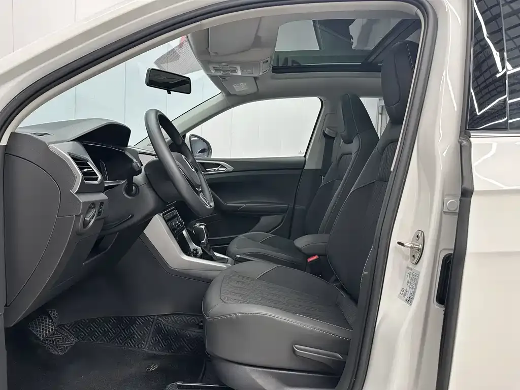 Volkswagen T-Cross — фото 2