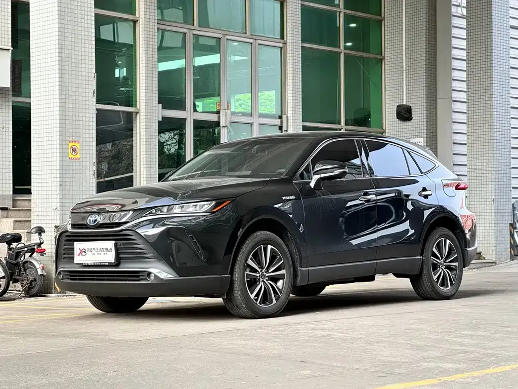 Toyota Harrier — фото 1