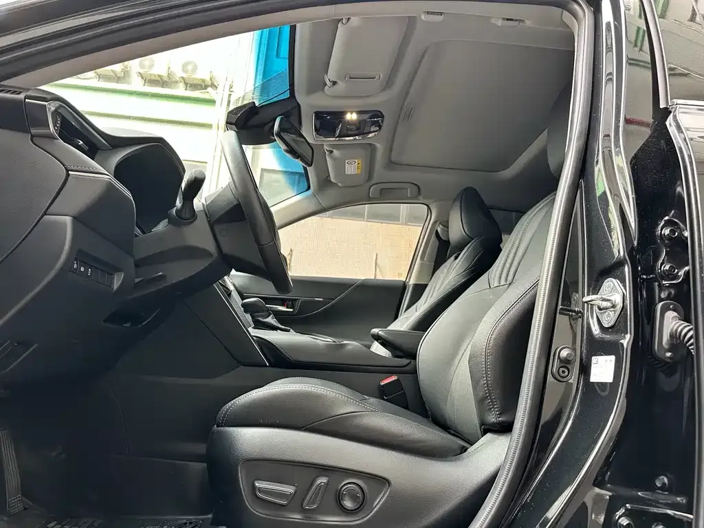 Toyota Harrier — фото 4