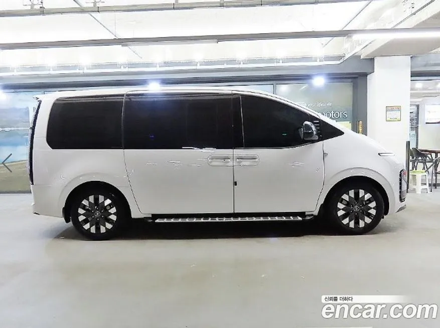 Hyundai Staria — фото 3