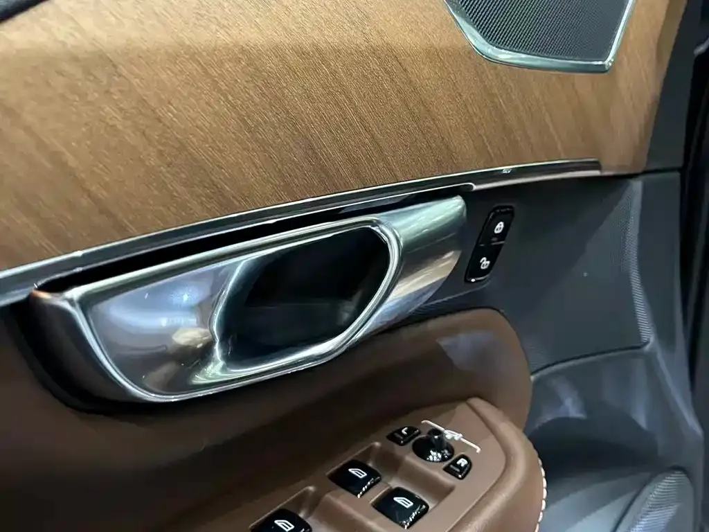 Volvo XC90 — фото 9