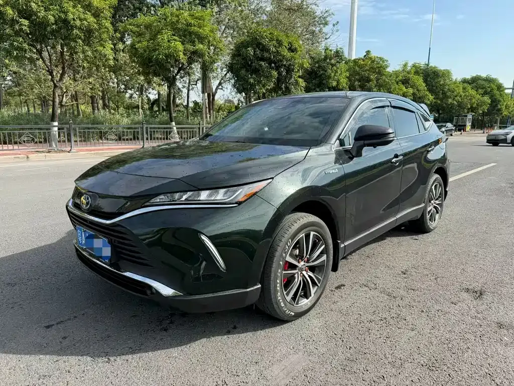 Toyota Harrier — фото 1