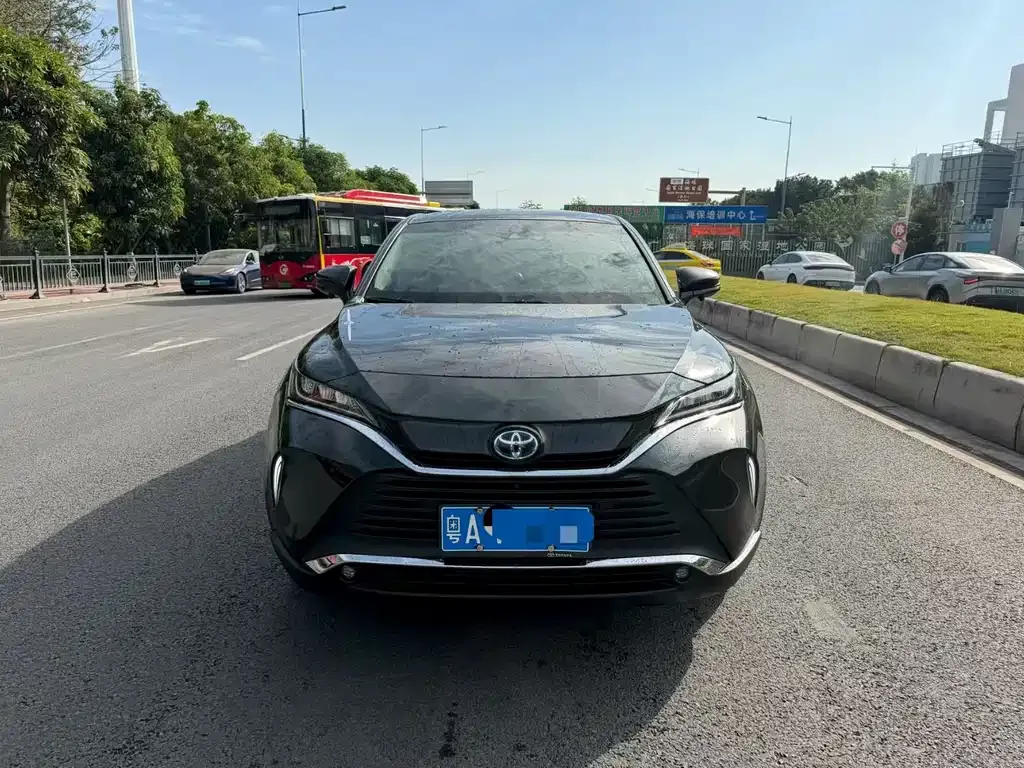 Toyota Harrier — фото 2