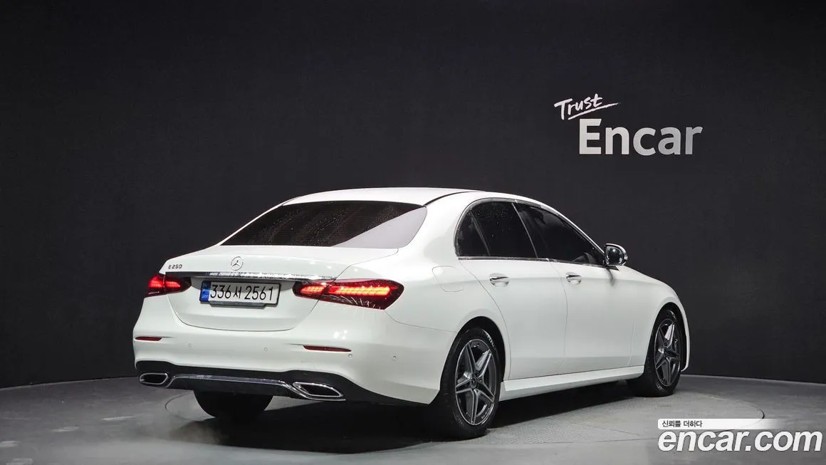 Mercedes-Benz E-Class — фото 10