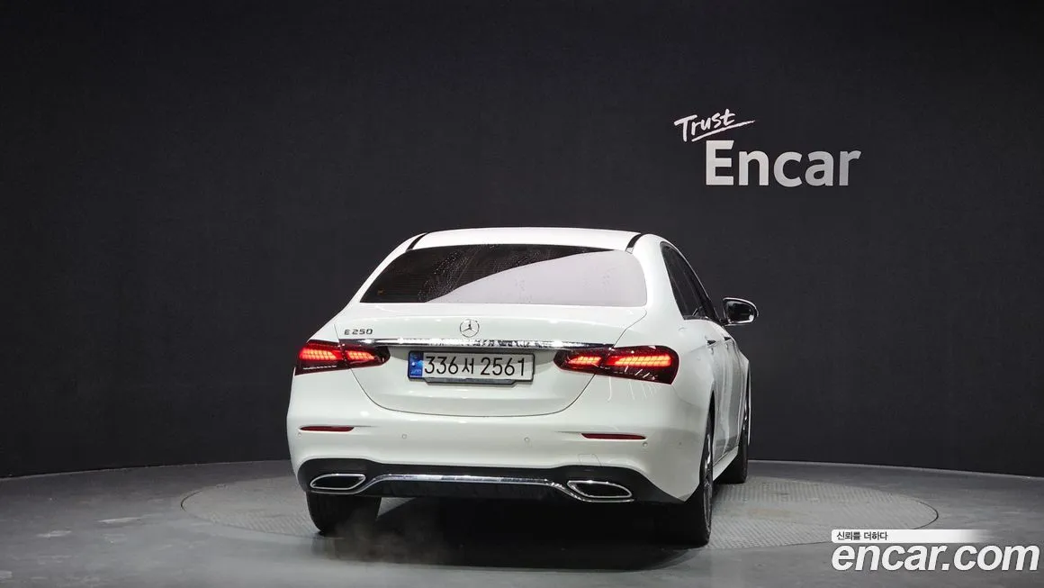 Mercedes-Benz E-Class — фото 6