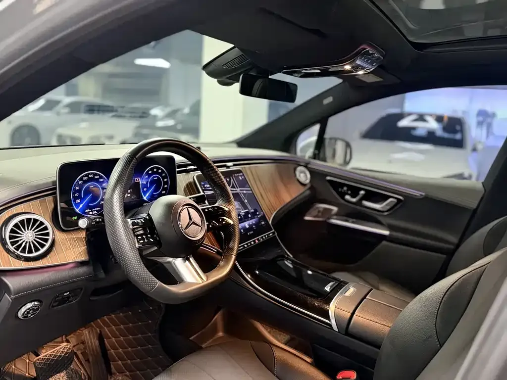 Mercedes-Benz EQE SUV — фото 10