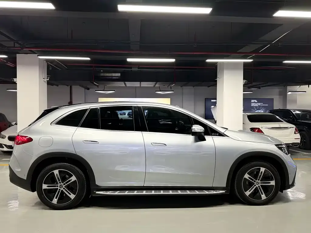 Mercedes-Benz EQE SUV — фото 5