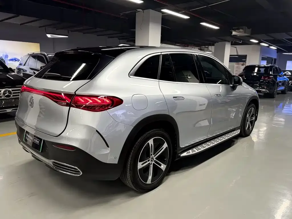 Mercedes-Benz EQE SUV — фото 6