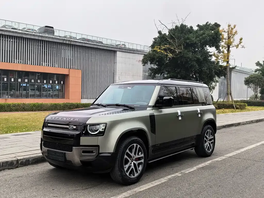 Land Rover Defender — фото 1