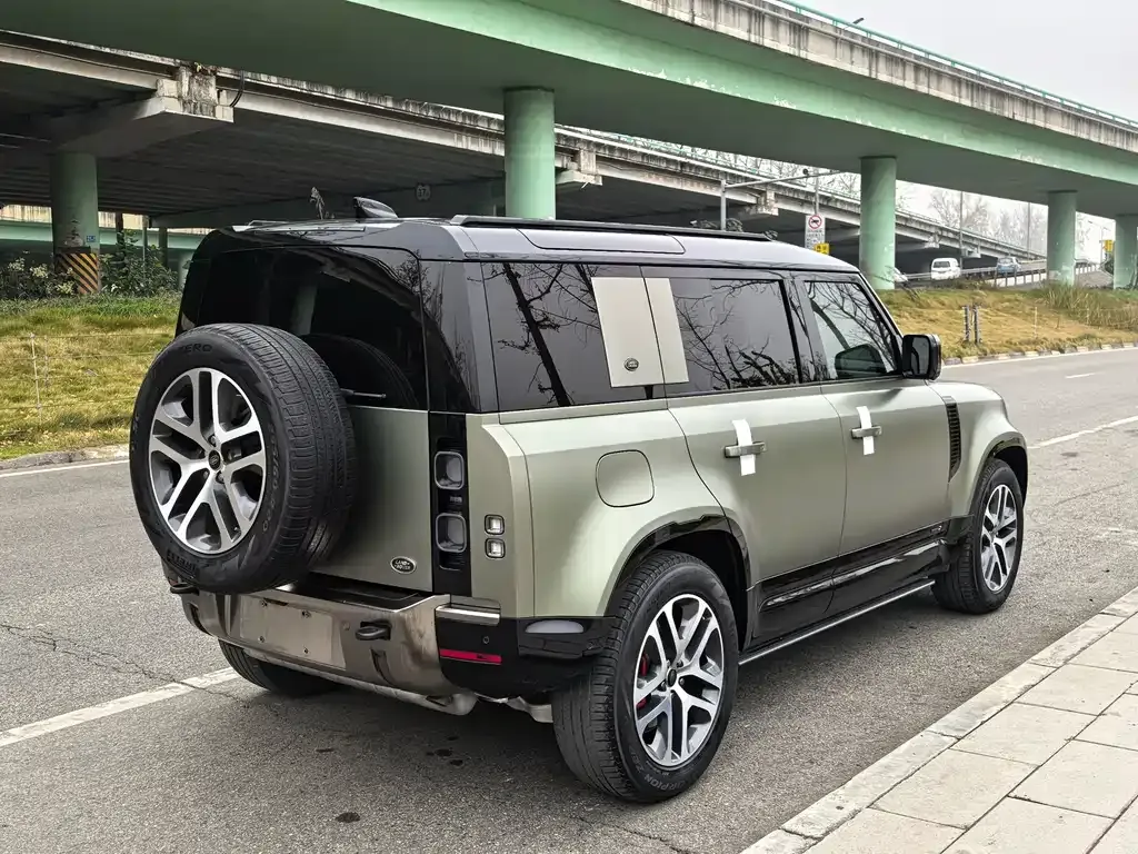 Land Rover Defender — фото 10