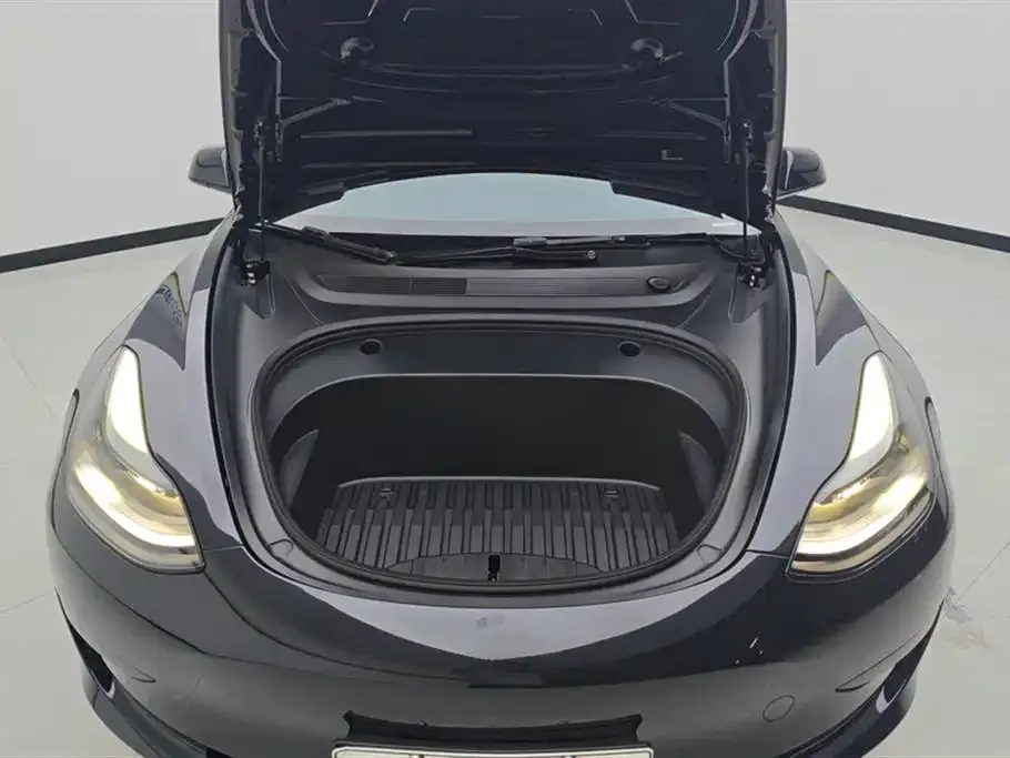 Tesla Model 3 — фото 10