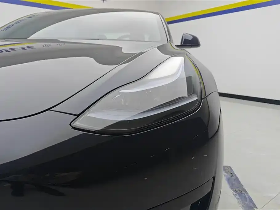 Tesla Model 3 — фото 4