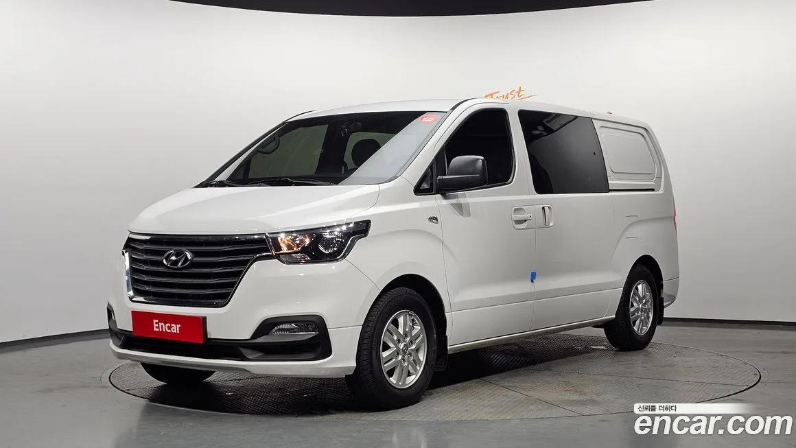 Hyundai Starex — фото 1