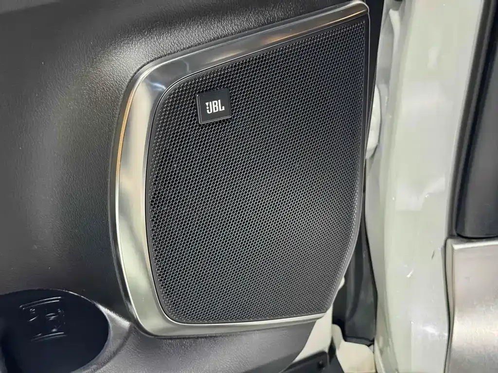 Toyota Vellfire — фото 6