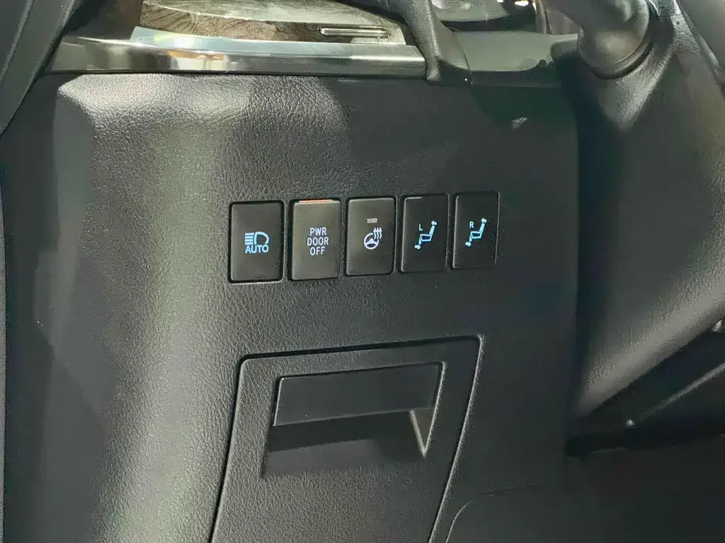 Toyota Vellfire — фото 3