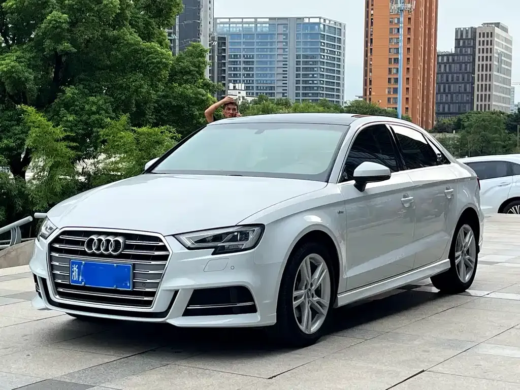 Audi A3 — фото 1