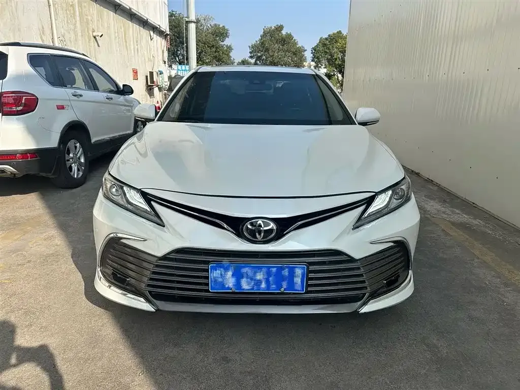 Toyota Camry — фото 2