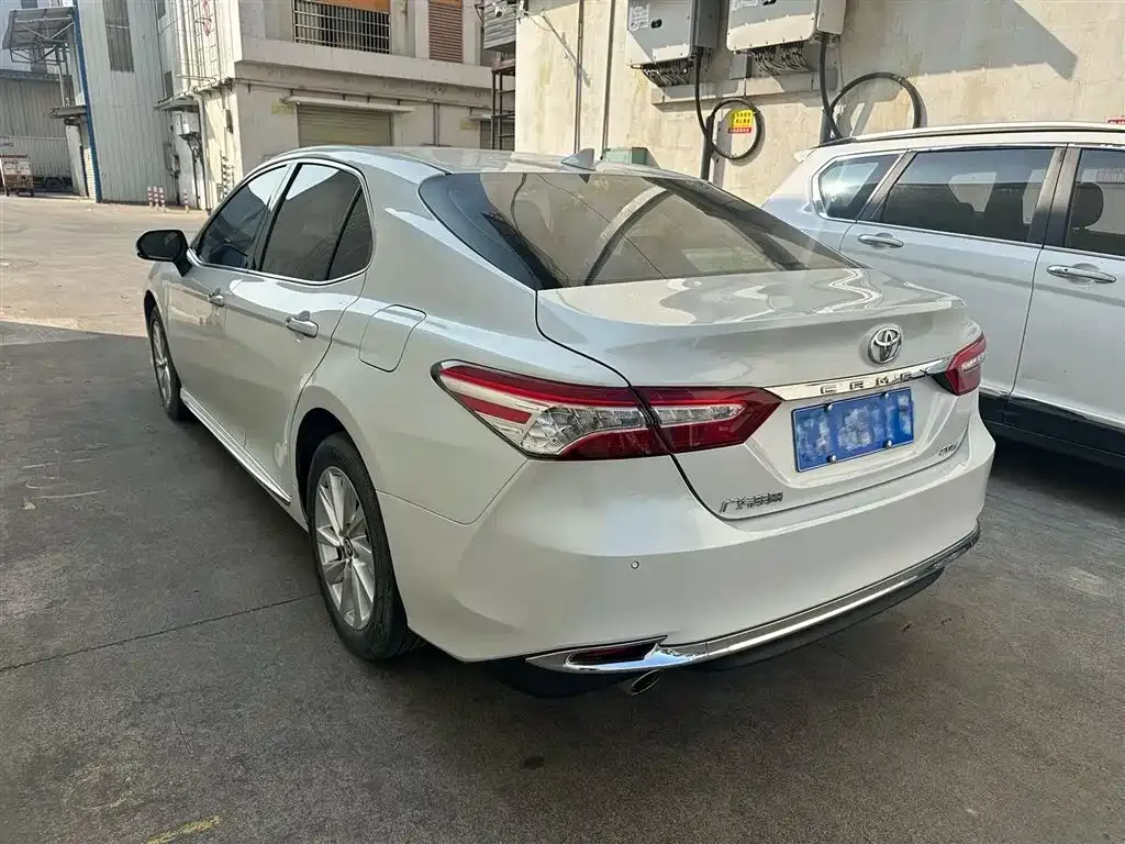 Toyota Camry — фото 7