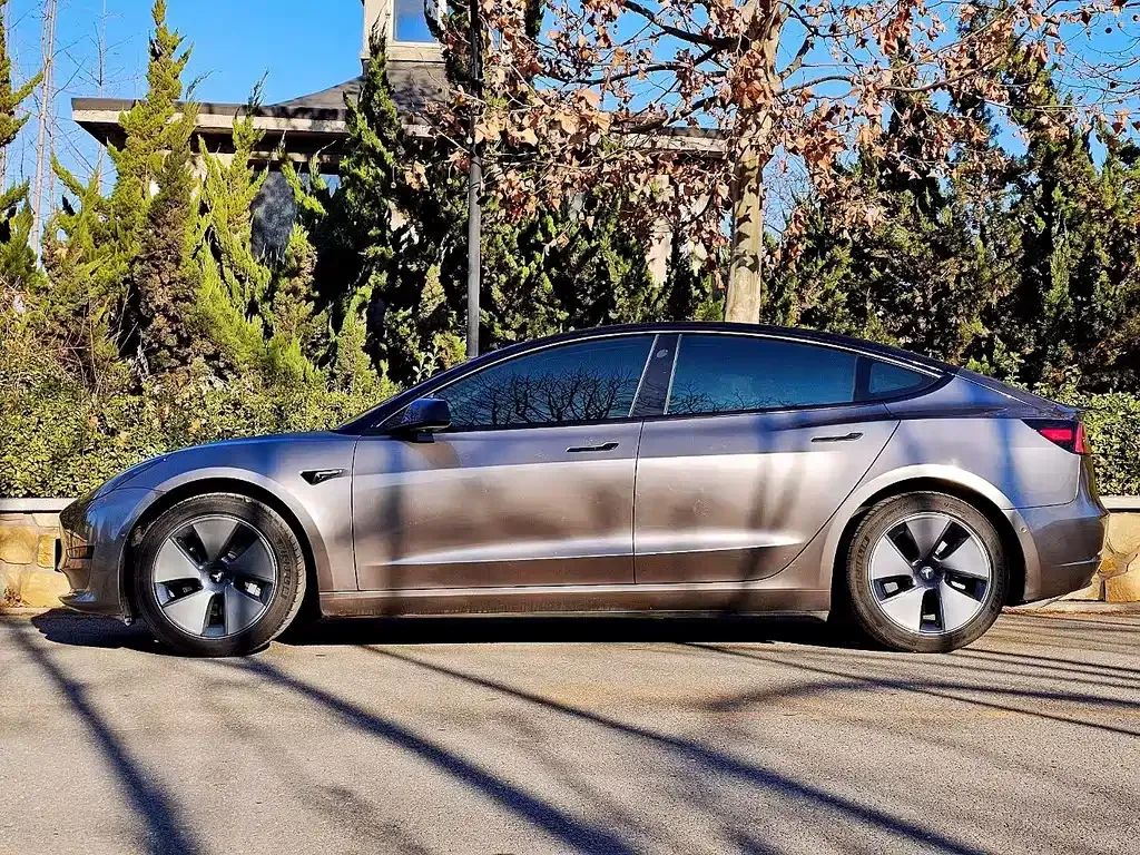 Tesla Model 3 — фото 7
