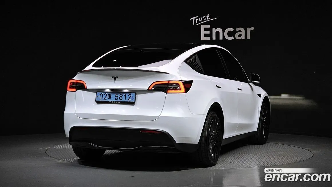 Tesla Model Y — фото 2