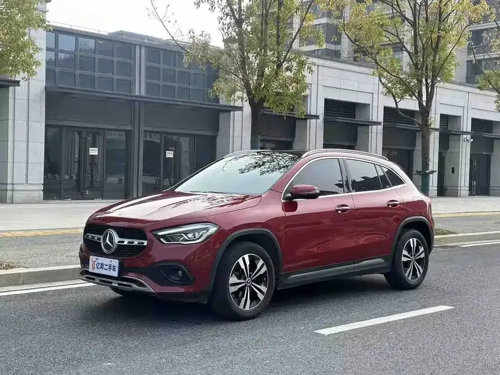 Mercedes-Benz GLA — фото 1