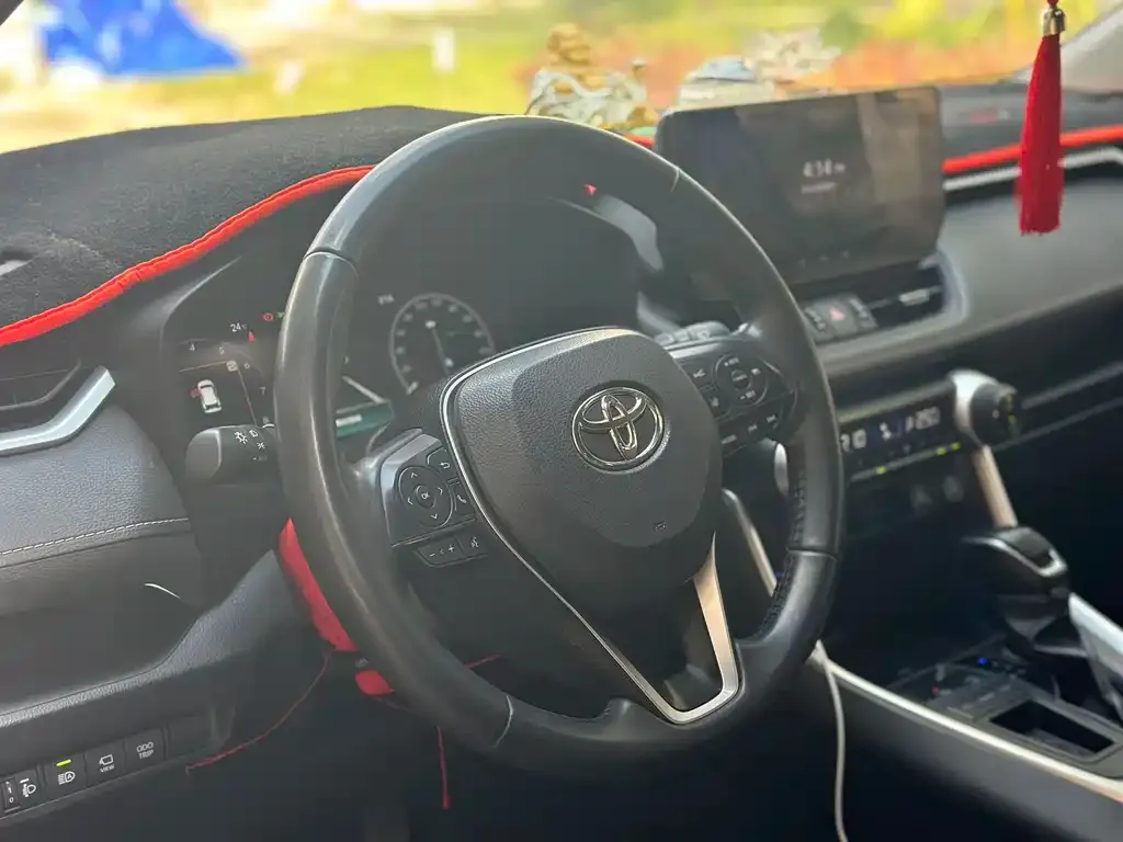Toyota RAV4 — фото 4