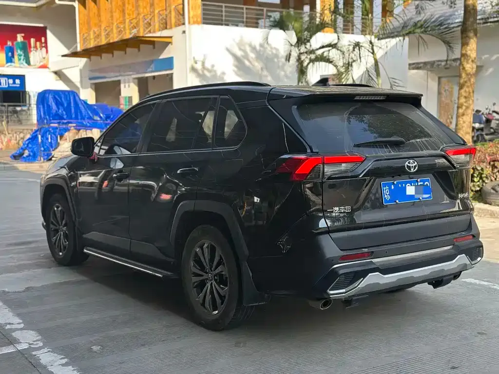 Toyota RAV4 — фото 2
