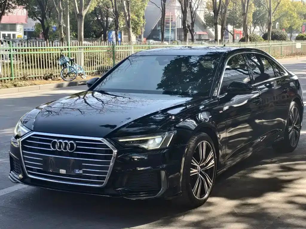 Audi A6L — фото 1