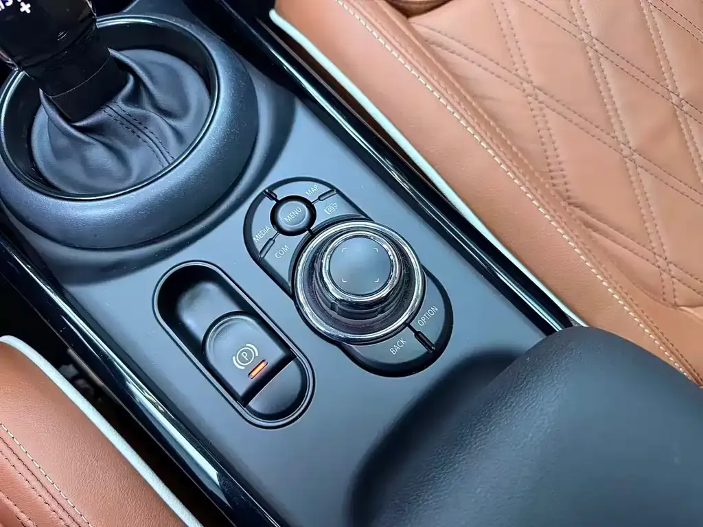 MINI Clubman — фото 4