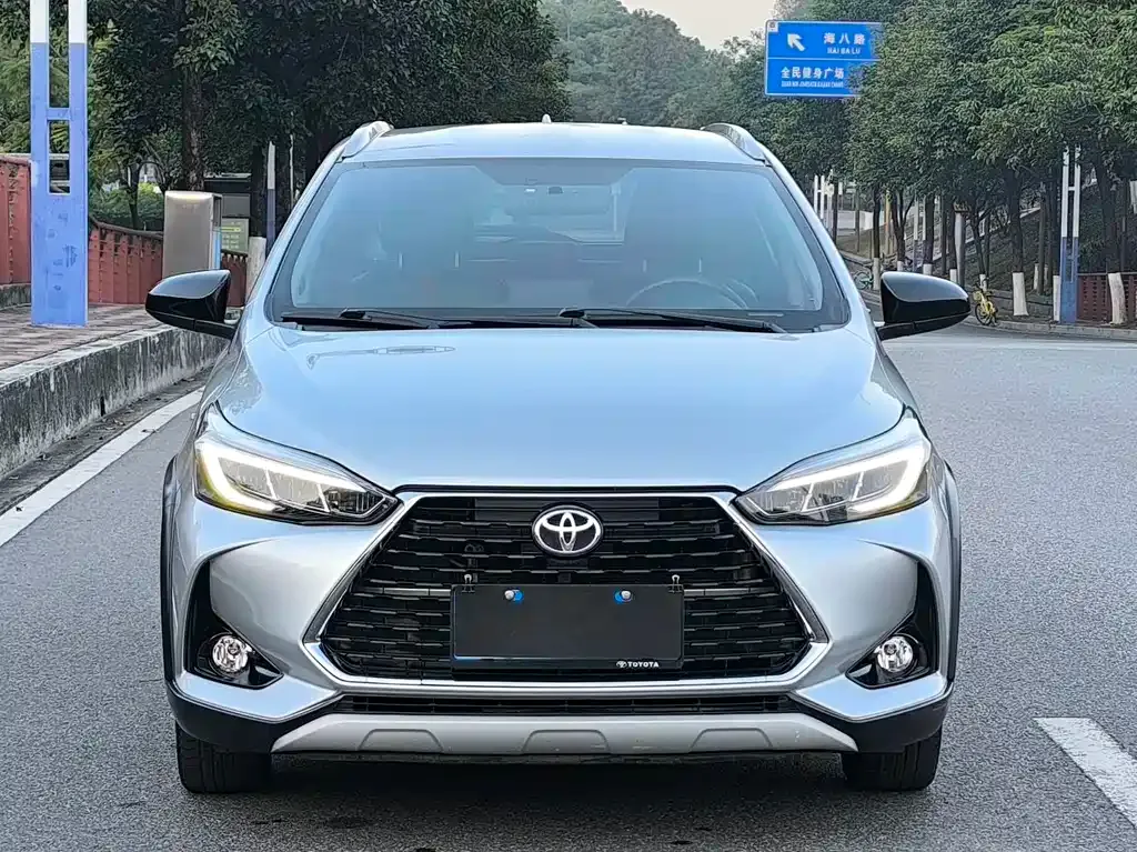 Toyota Yaris L — фото 4
