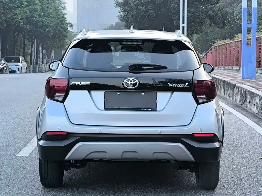 Toyota Yaris L — фото 6