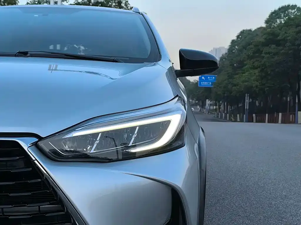 Toyota Yaris L — фото 2