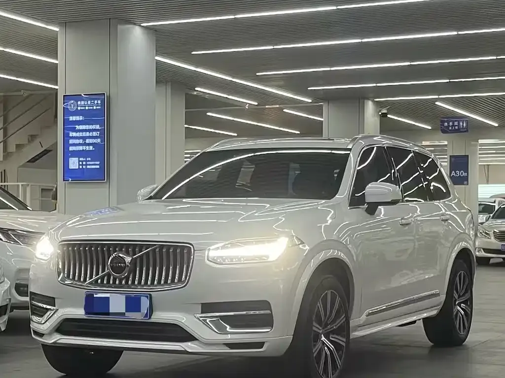 Volvo XC90 — фото 1