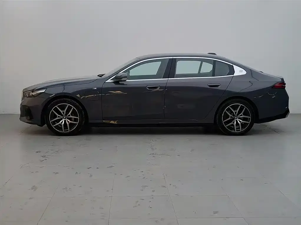BMW i5 — фото 2