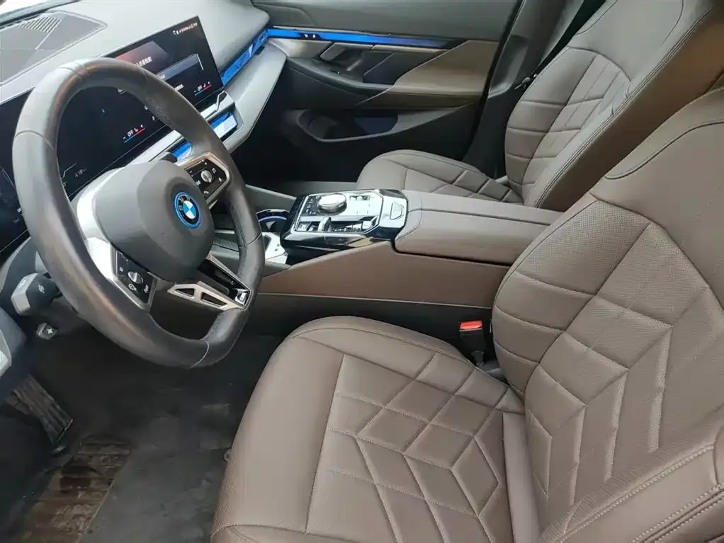 BMW i5 — фото 10