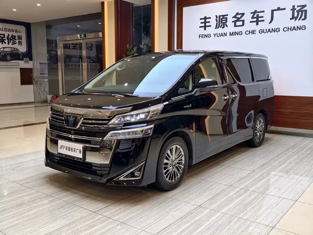 Toyota Vellfire — фото 1