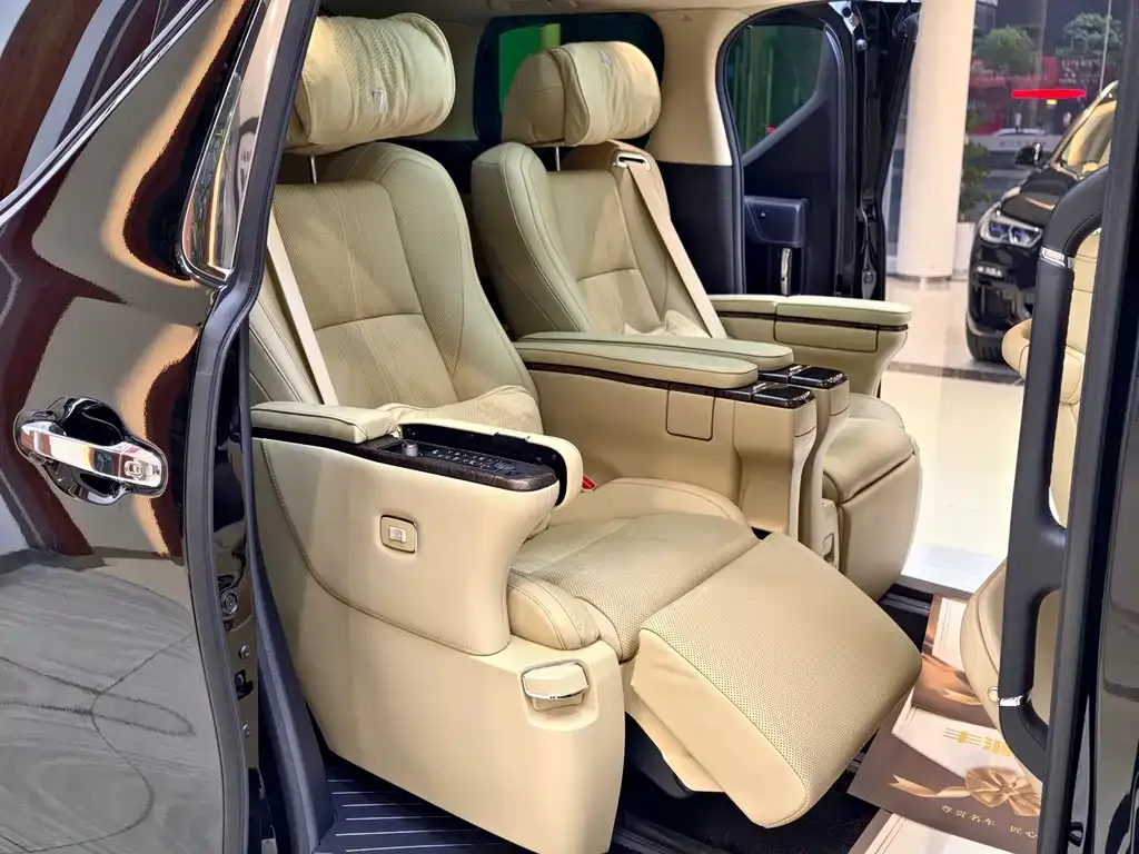 Toyota Vellfire — фото 6