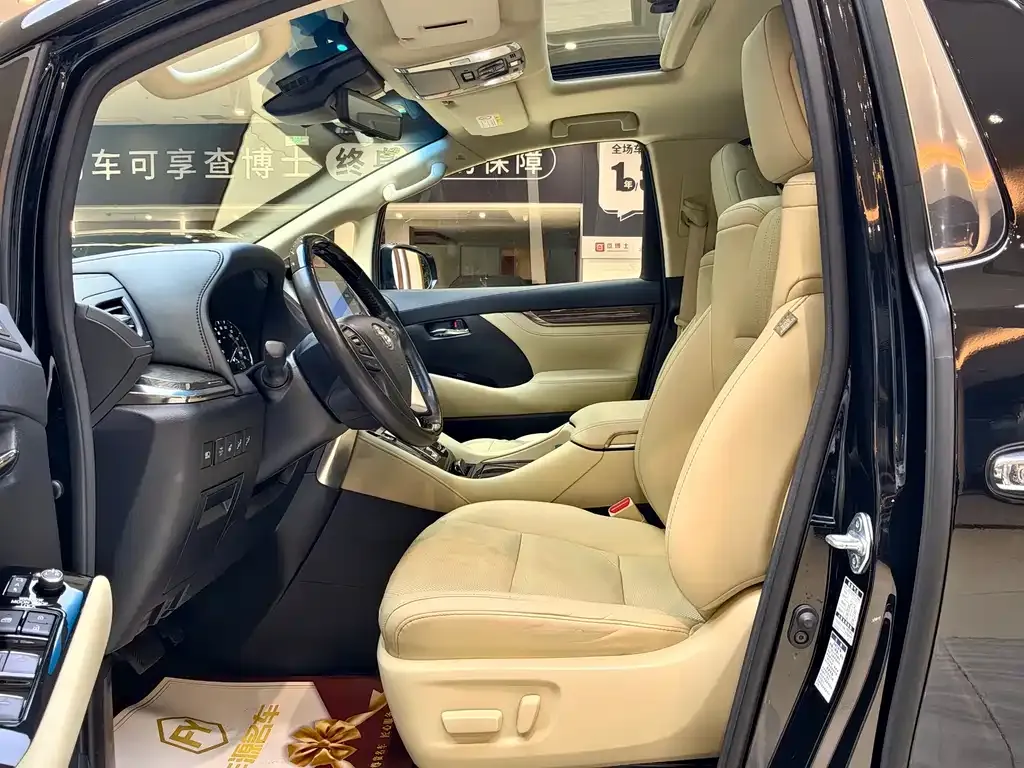 Toyota Vellfire — фото 3