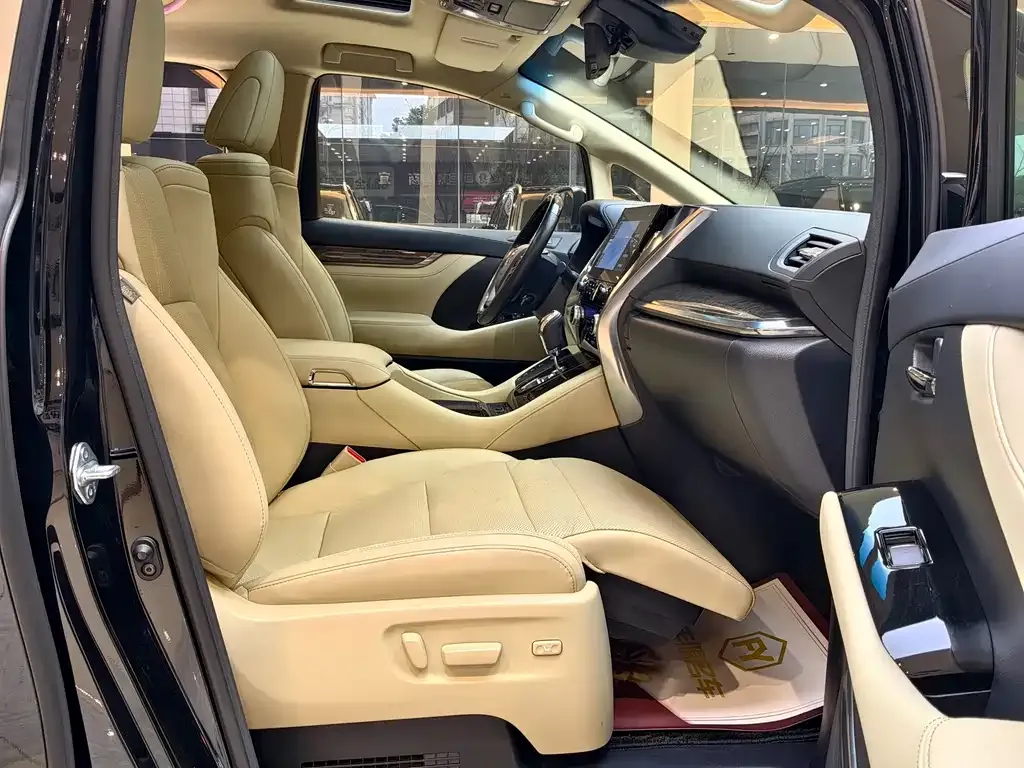 Toyota Vellfire — фото 7