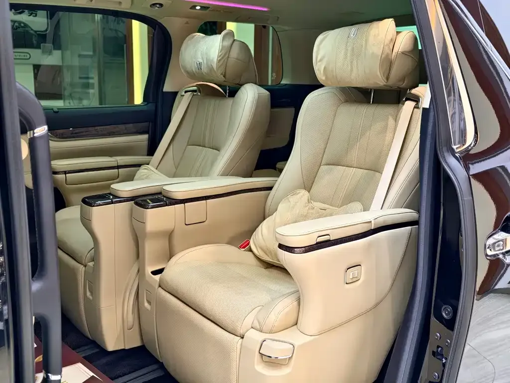 Toyota Vellfire — фото 5