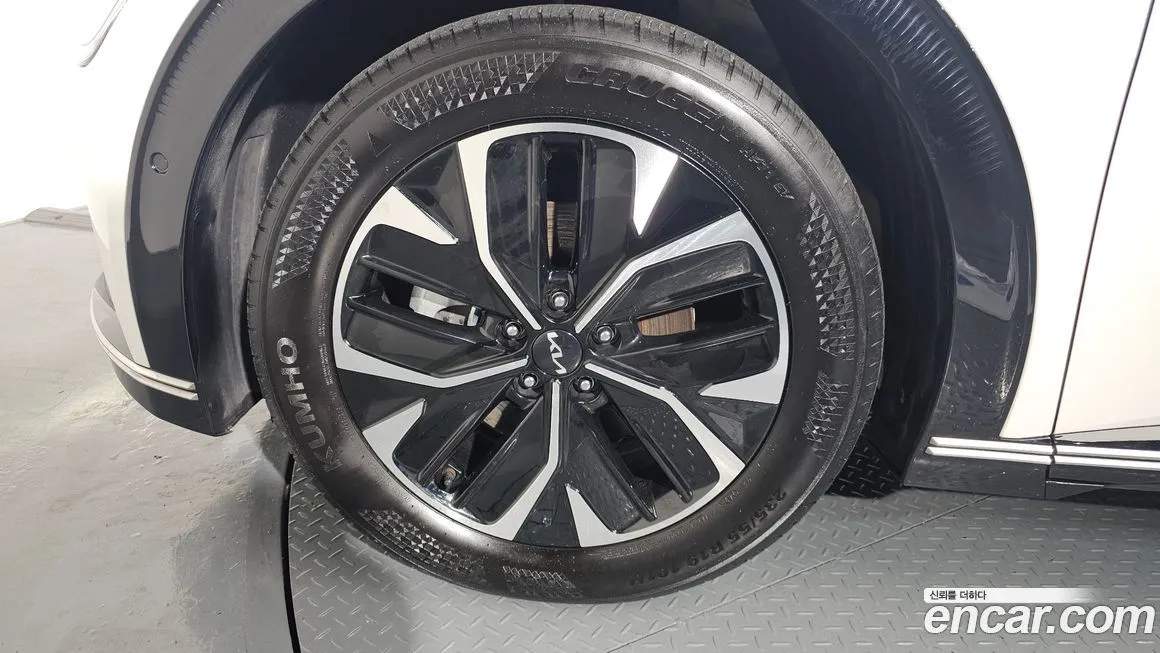 Kia EV6 — фото 9