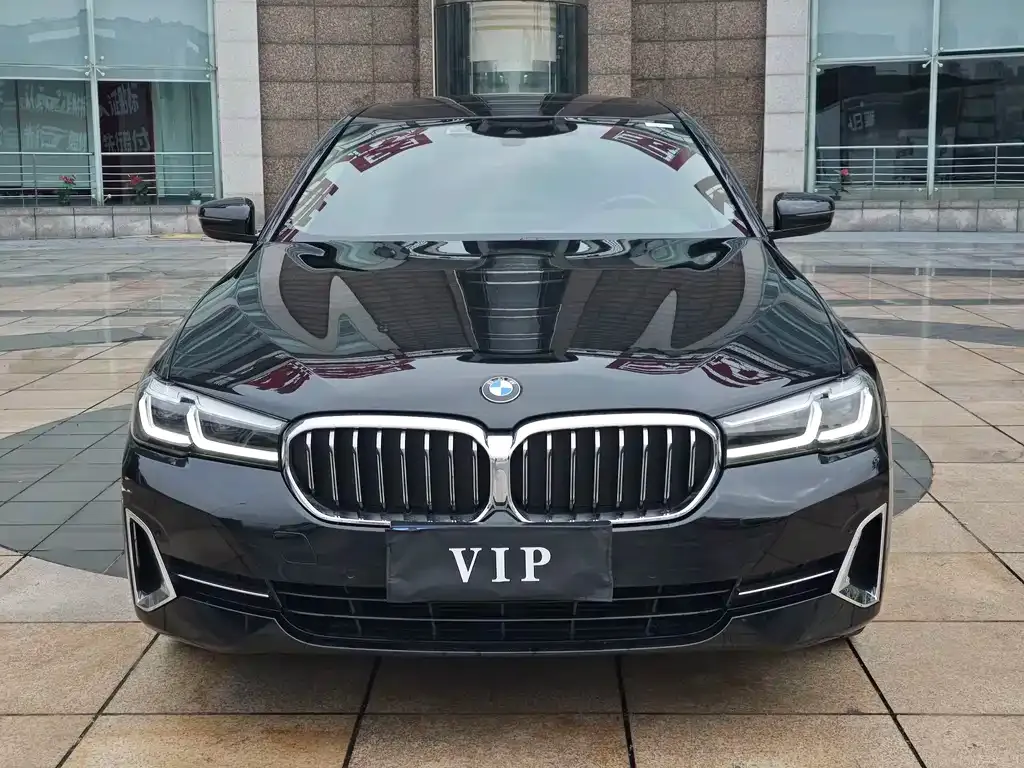 BMW 5 Series — фото 1