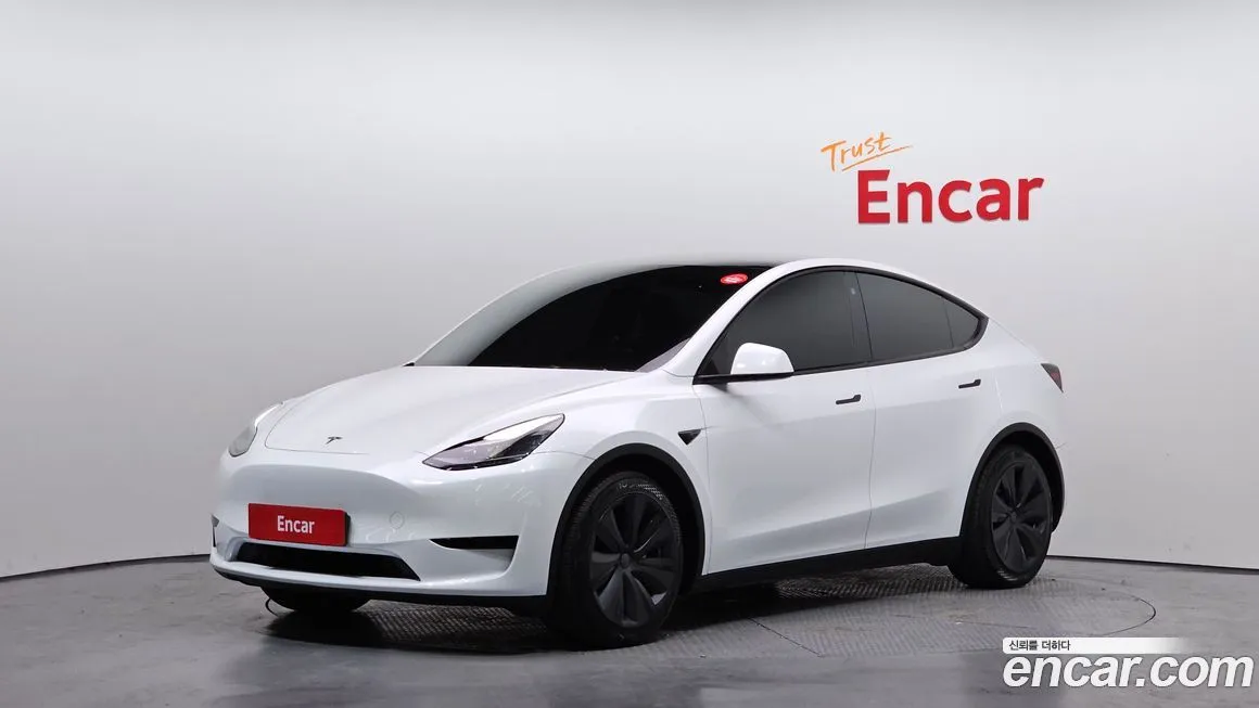 Tesla Model Y — фото 1