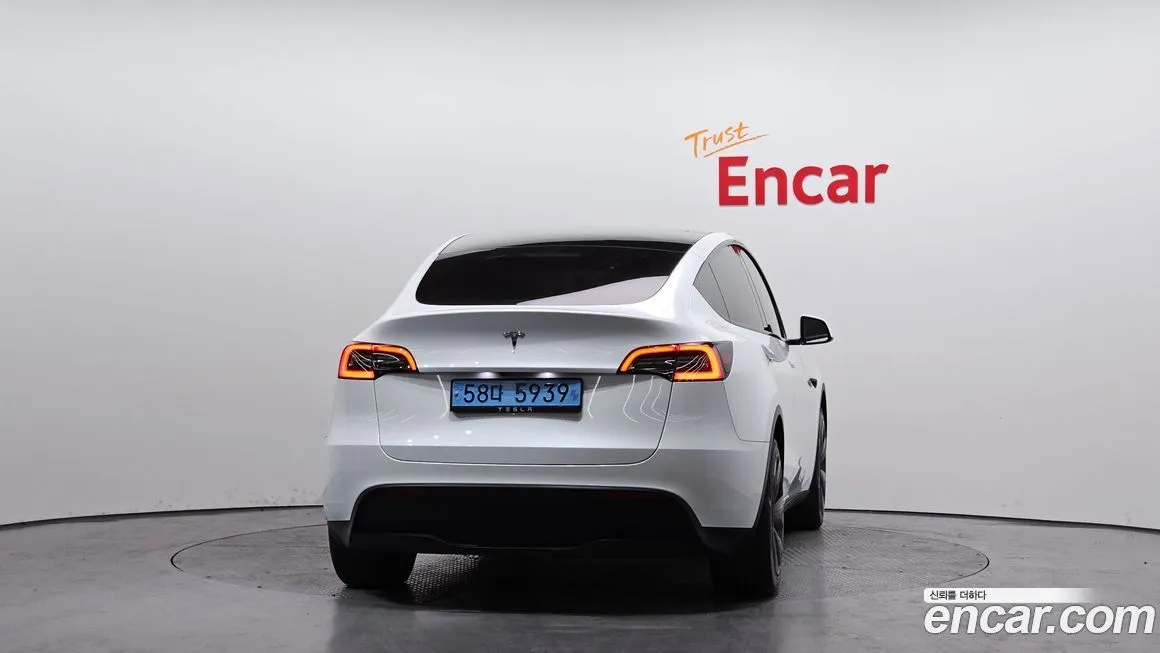 Tesla Model Y — фото 3