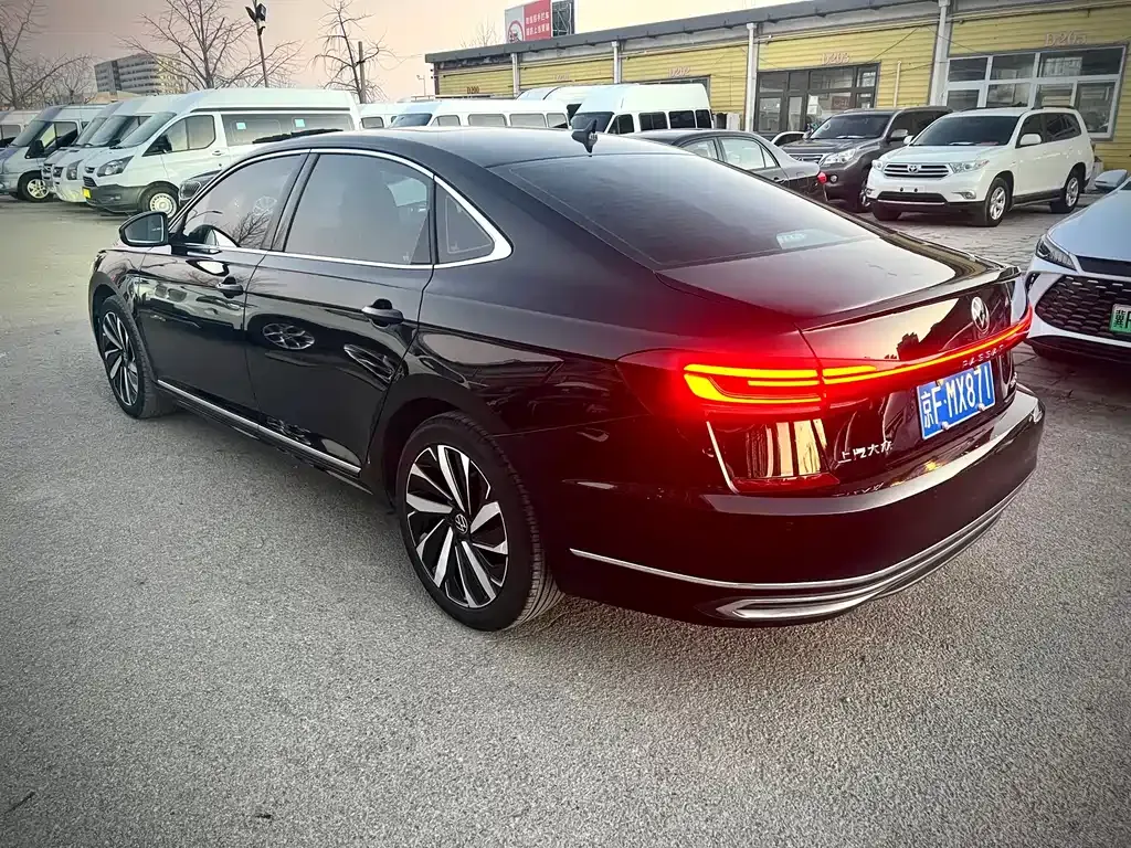 Volkswagen Passat — фото 7