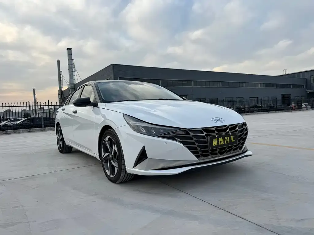 Hyundai Elantra — фото 2