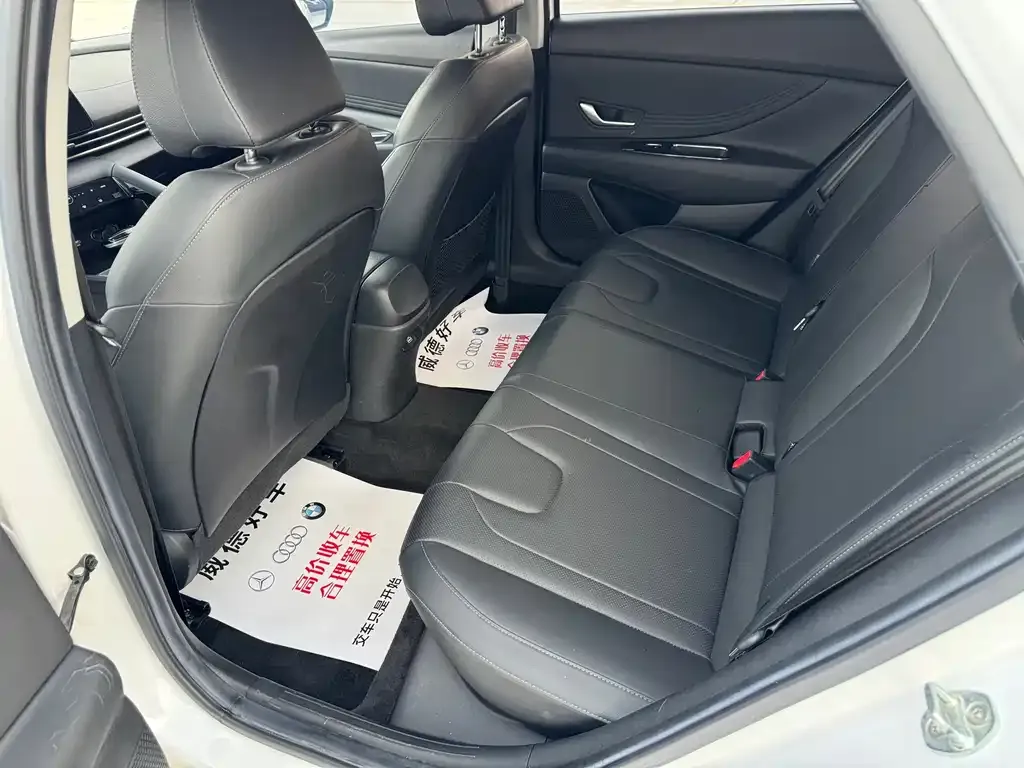 Hyundai Elantra — фото 10
