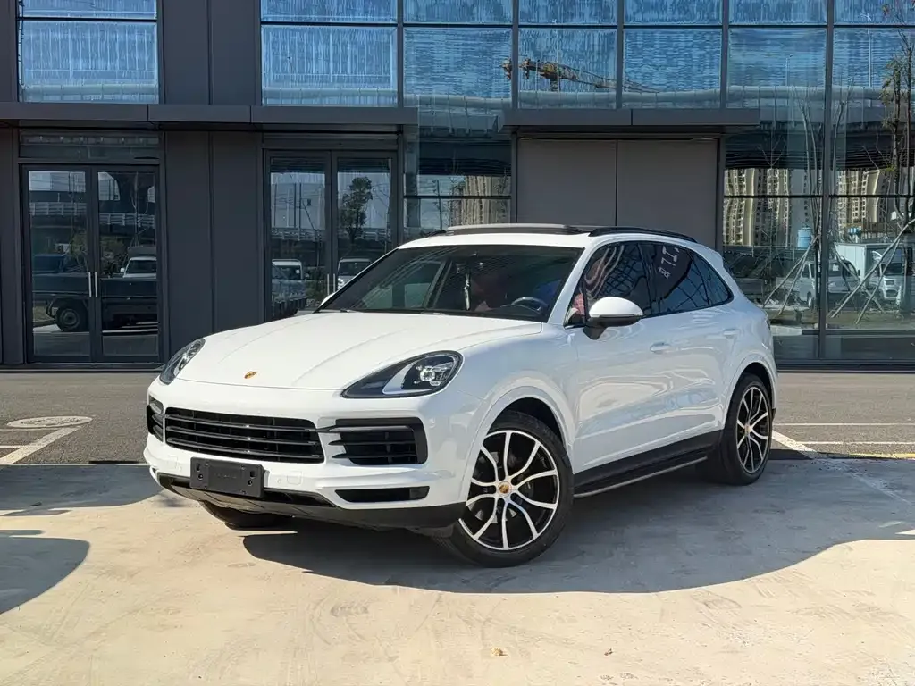 Porsche Cayenne — фото 1