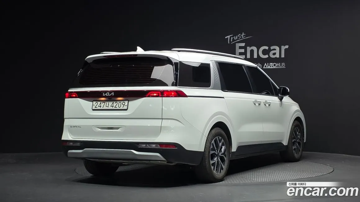 Kia Carnival — фото 4